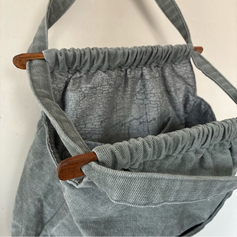 Vintage Student Tote-1970s Gray Boho Chic Satchel w/ wooden closures & Adj Strap - Picture 4 of 11